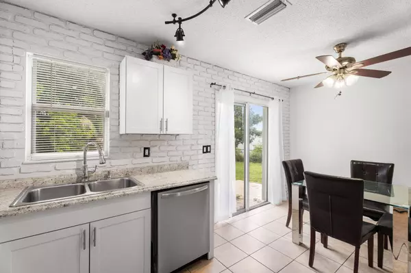 1057 SW Gastador AVE, Port Saint Lucie, FL 34953