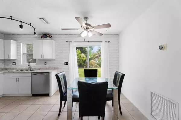 1057 SW Gastador AVE, Port Saint Lucie, FL 34953