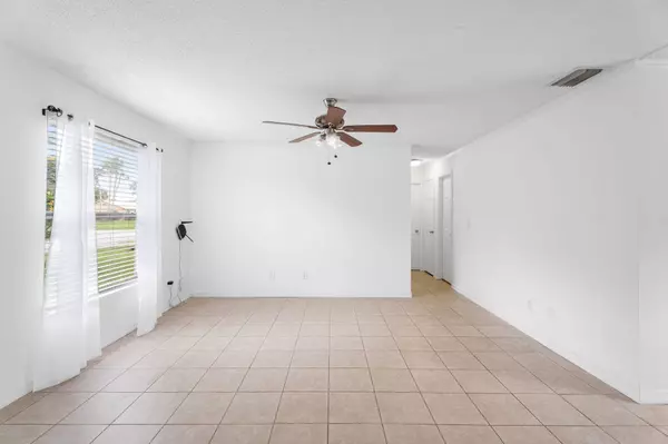 1057 SW Gastador AVE, Port Saint Lucie, FL 34953