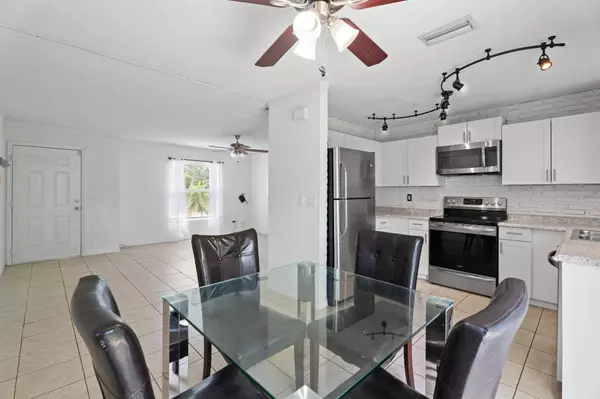 1057 SW Gastador AVE, Port Saint Lucie, FL 34953