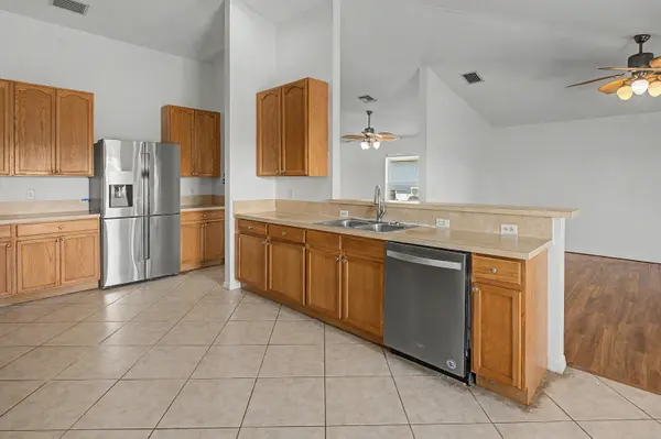 2585 SE LAKEWOOD ST, Port St Lucie, FL 34952