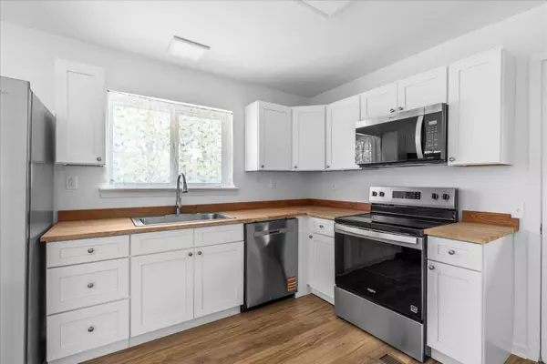 32 Kent DR, Rossville, GA 30741