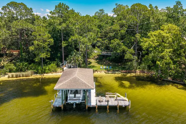 31 Warwick DR, Shalimar, FL 32579