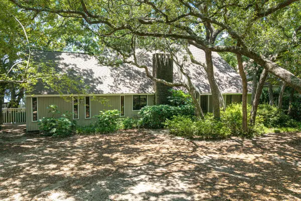 31 Warwick DR, Shalimar, FL 32579