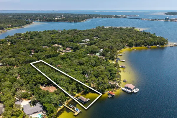 31 Warwick DR, Shalimar, FL 32579