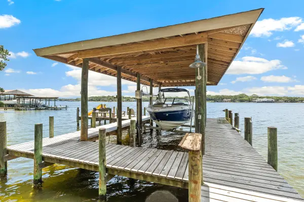 31 Warwick DR, Shalimar, FL 32579