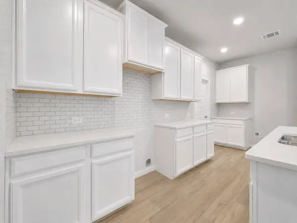 104 Clay Creek LN, Montgomery, TX 77316