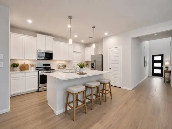 104 Clay Creek LN, Montgomery, TX 77316