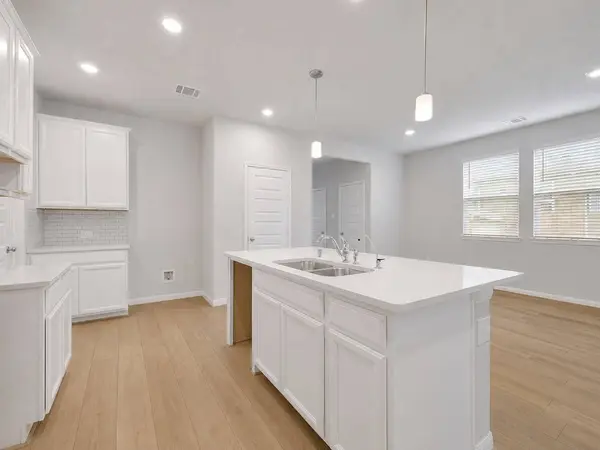 104 Clay Creek LN, Montgomery, TX 77316