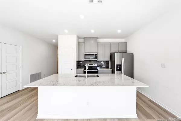 118 mission lake, Boerne, TX 78006