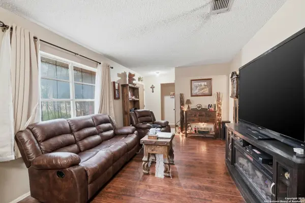 6810 twinspur, Leon Valley, TX 78238