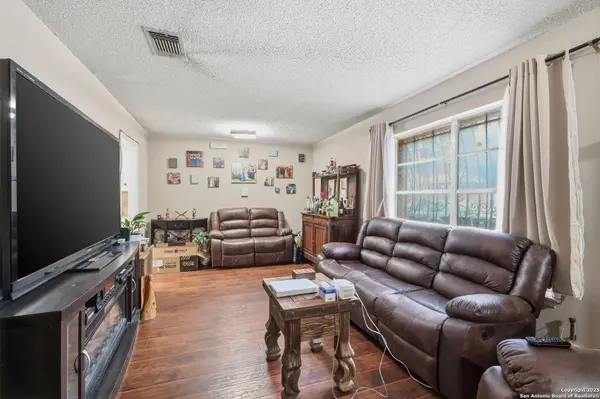 6810 twinspur, Leon Valley, TX 78238