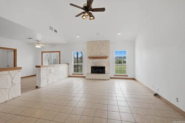 124 Majestic Oaks Dr, Boerne, TX 78006