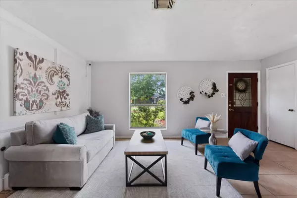 11731 Bexar DR, La Porte, TX 77571