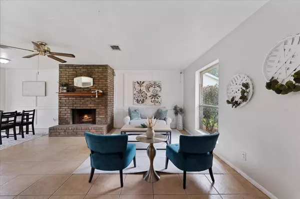 11731 Bexar DR, La Porte, TX 77571