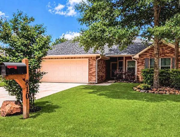 810 Springwood DR, Conroe, TX 77385