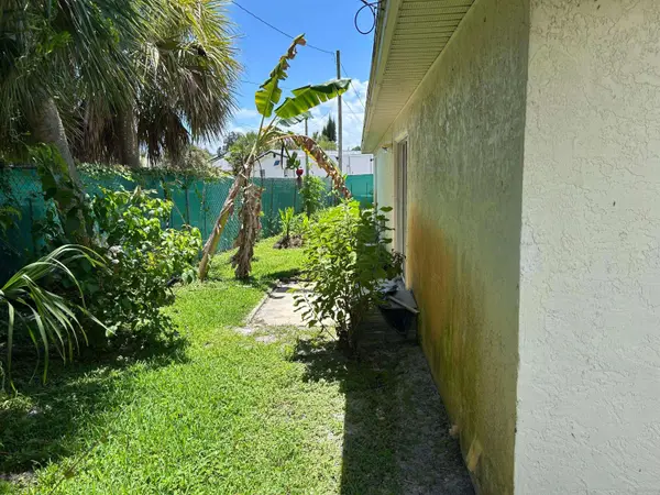 806 NW 1ST ST, Boynton Beach, FL 33435