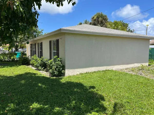 806 NW 1ST ST