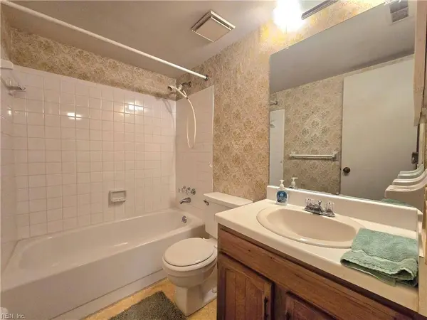 719 Lord Byron DR, Virginia Beach, VA 23452
