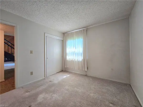 719 Lord Byron DR, Virginia Beach, VA 23452