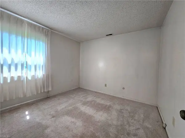 719 Lord Byron DR, Virginia Beach, VA 23452