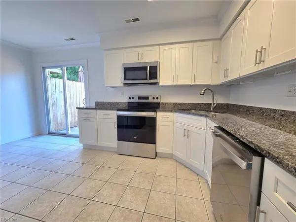1002 Coastaway DR, Virginia Beach, VA 23451