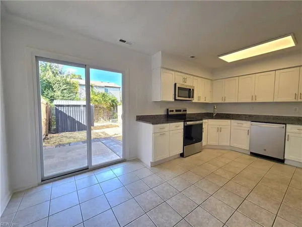 1002 Coastaway DR, Virginia Beach, VA 23451