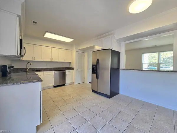 1002 Coastaway DR, Virginia Beach, VA 23451