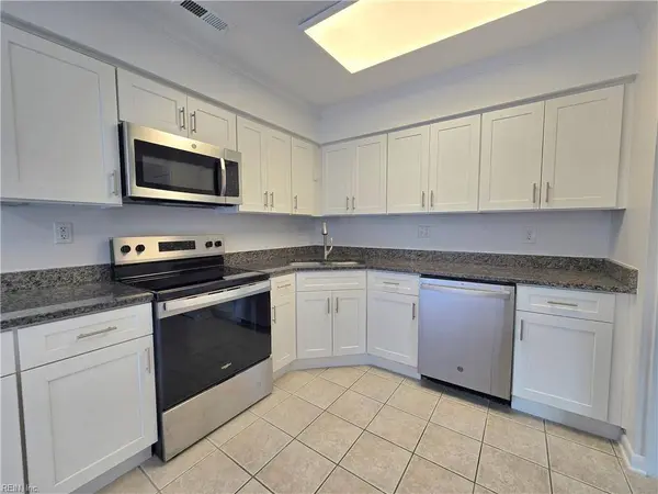 1002 Coastaway DR, Virginia Beach, VA 23451
