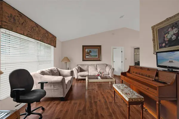 3044 CRESTED CIR, Orlando, FL 32837