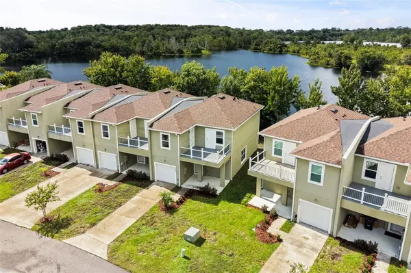 458 LAKE SHORE Pkwy, Davenport, FL 33896