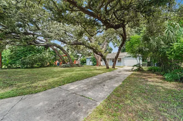 8121 N OLA AVE, Tampa, FL 33604