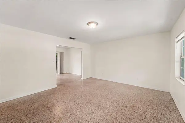 8121 N OLA AVE, Tampa, FL 33604