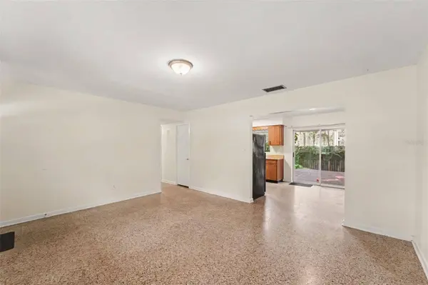 8121 N OLA AVE, Tampa, FL 33604