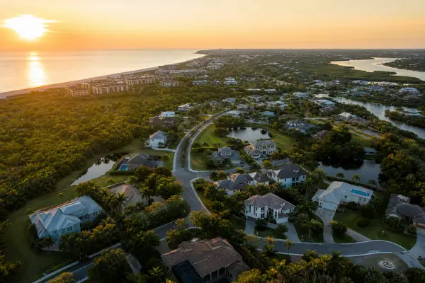 Coastal Living Near Sarasota & Port Charlotte Beaches,Bill Bambrick