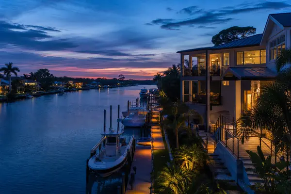 Why is Nokomis Fl a good place for waterfront living?