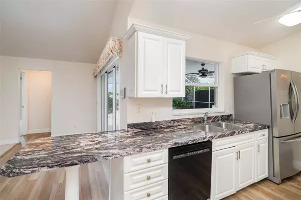 4817 61ST AVENUE DR W #10B, Bradenton, FL 34210