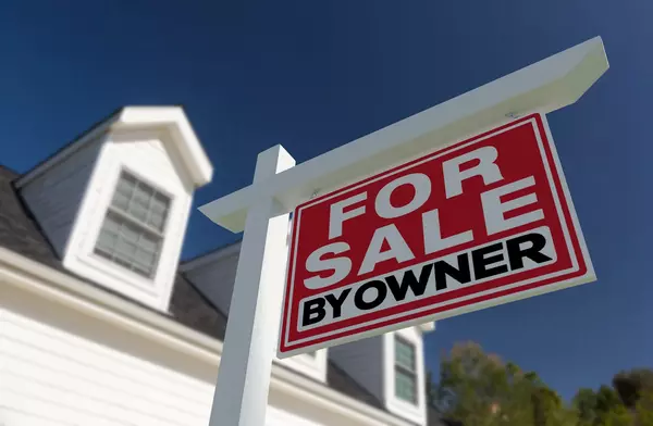 FSBO-sign-in-front-of-house-3