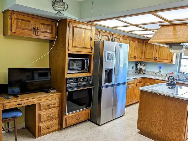 2650 COLONADE LN, North Port, FL 34286