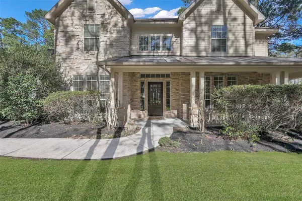 8779 Skyline LN, Conroe, TX 77302