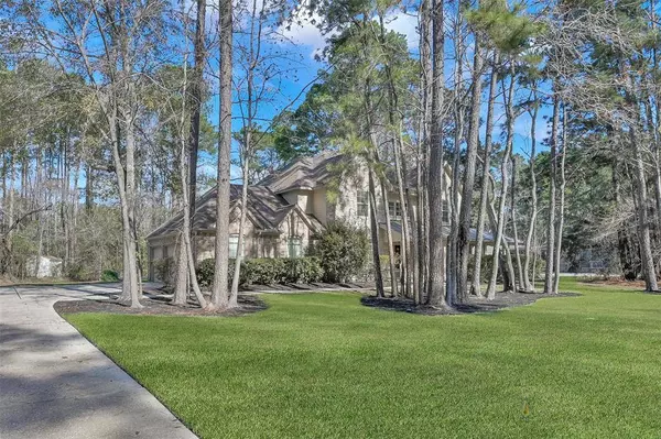 8779 Skyline LN, Conroe, TX 77302