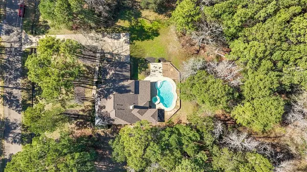 8779 Skyline LN, Conroe, TX 77302