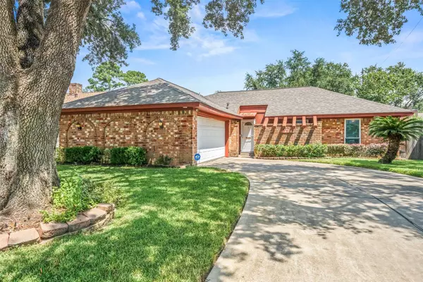 6210 Leaf Arbor DR, Houston, TX 77092