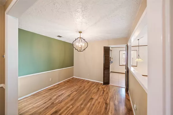 6210 Leaf Arbor DR, Houston, TX 77092