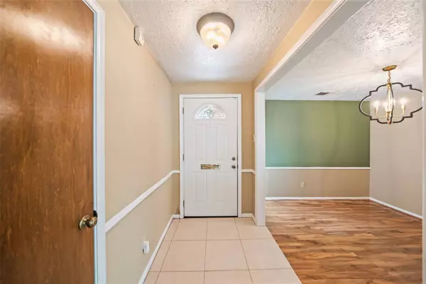 6210 Leaf Arbor DR, Houston, TX 77092