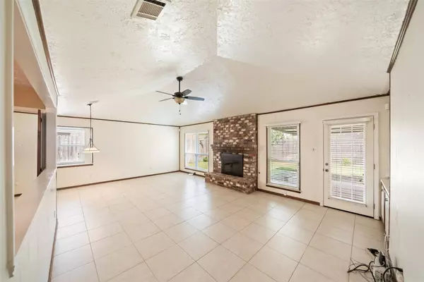 6210 Leaf Arbor DR, Houston, TX 77092