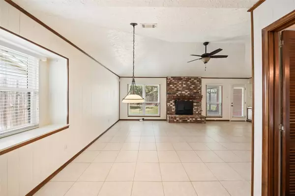 6210 Leaf Arbor DR, Houston, TX 77092