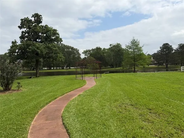 12010 Live Oak DR, Magnolia, TX 77354