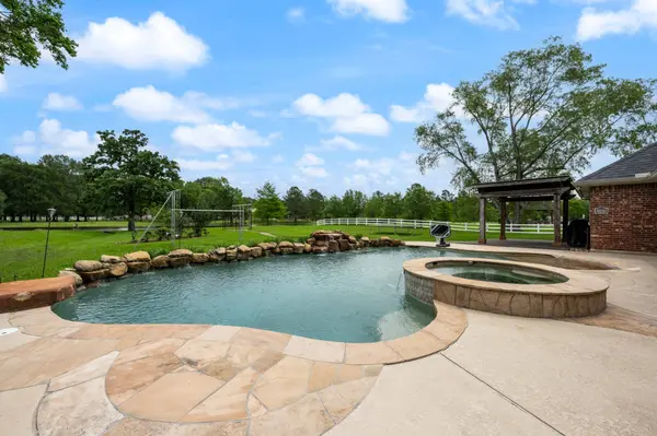 12010 Live Oak DR, Magnolia, TX 77354