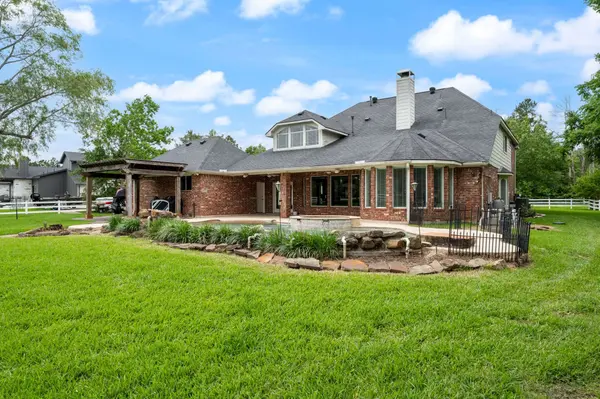 12010 Live Oak DR, Magnolia, TX 77354